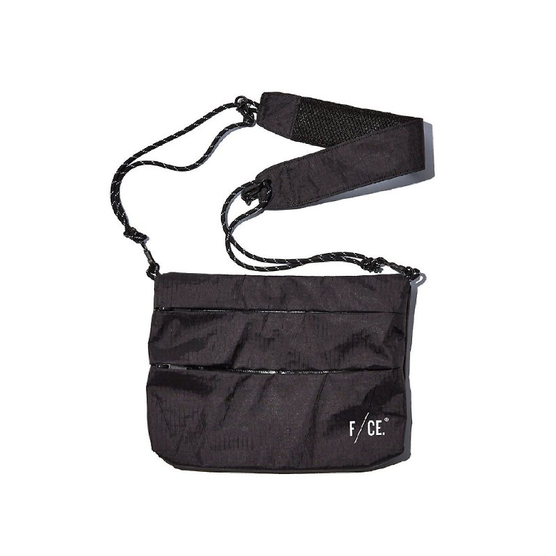 F/CE. x DYCTEAM - X-PAC Sacoche L Side Backpack (Large - BLACK/Black) - กระเป๋าแมสเซนเจอร์ - วัสดุกันนำ้ สีดำ