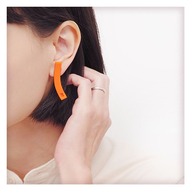 Linguinie Persimmon 001 Japanese Minimalist Handmade Polymerclay Earrings - ต่างหู - วัสดุอื่นๆ สีส้ม