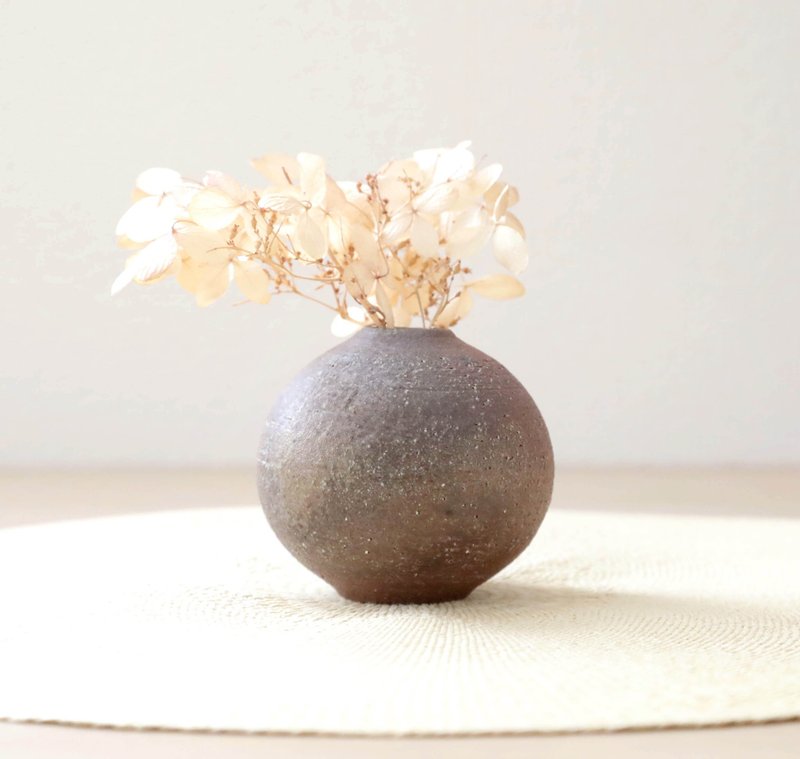 薪窯焼成 / 赤陶土のころんと丸い焼締一輪挿し - 花瓶/花器 - 陶 咖啡色