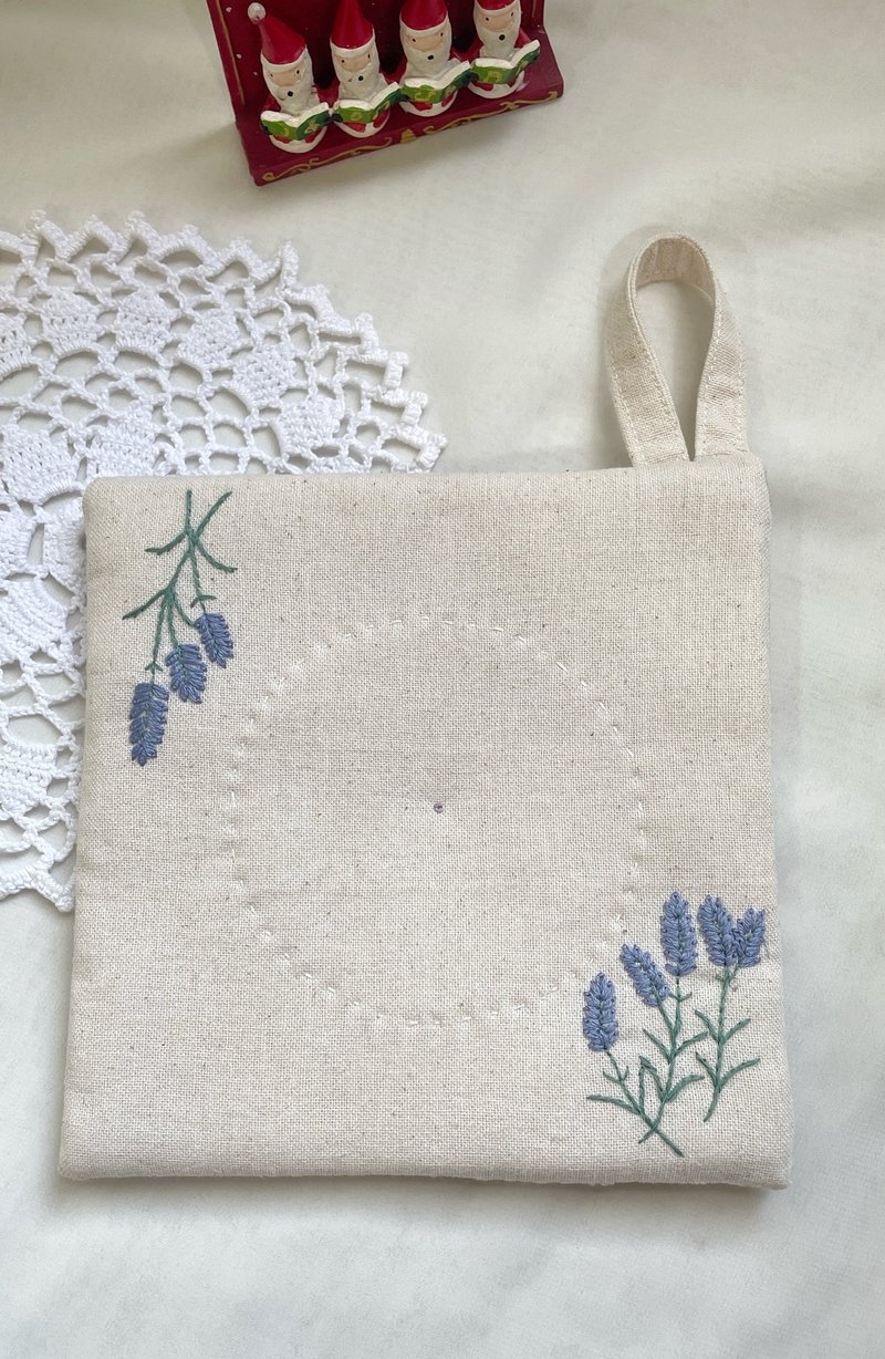 【芳小姐手作】芬芳薰衣草刺繡鍋墊 耶誕節禮物 新居落成禮物 - 擺飾/家飾品 - 棉．麻 多色