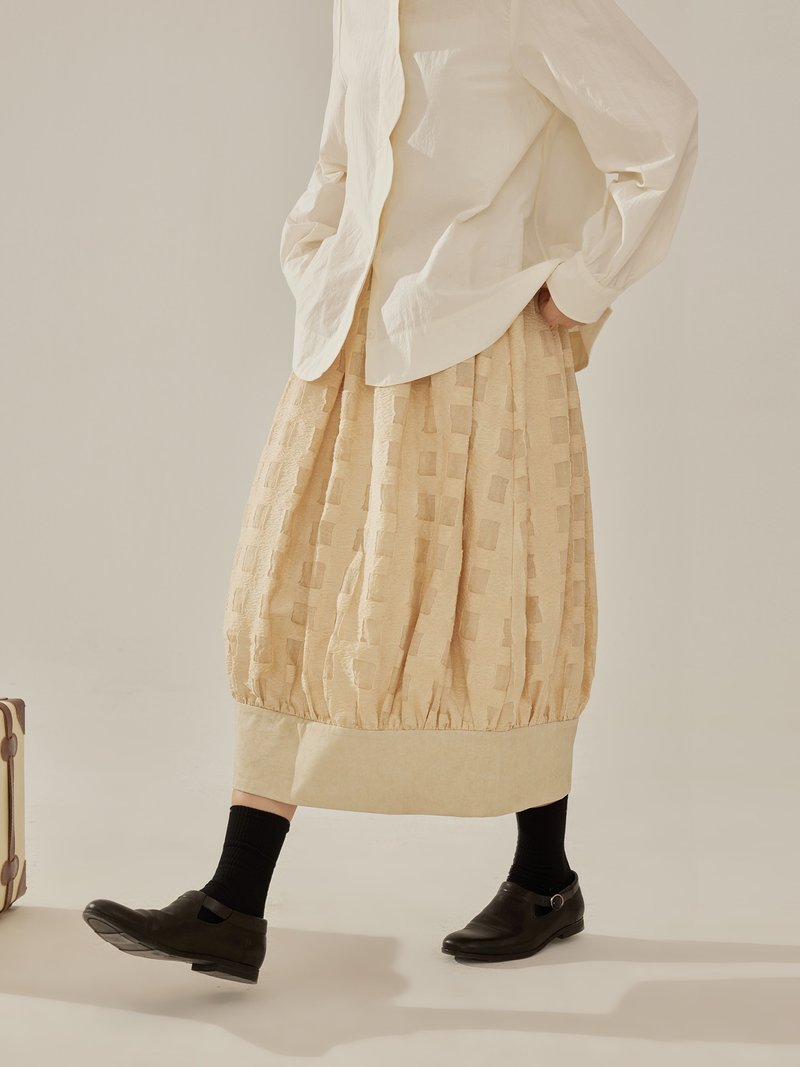 Third River Variation Cotton Nylon Blend Check Textured Skirt - กระโปรง - วัสดุอื่นๆ สีกากี