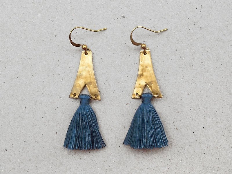 Blue Tassel Chandelier Brass Earrings - 14K Gold Filled Hooks / Clip-Ons - ต่างหู - โลหะ สีน้ำเงิน