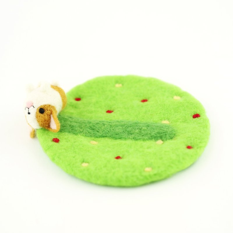 Have fun – corgi dog rolling on the grass wool felting coaster - ที่รองแก้ว - ขนแกะ 