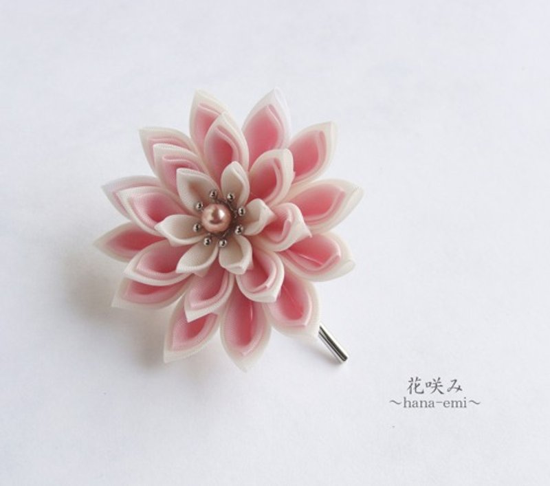 Hanasami Flower Pony Hook Pink x White Tsumami Craft Hair Ornament Hair Accessory - Hair Accessories - Cotton & Hemp Pink