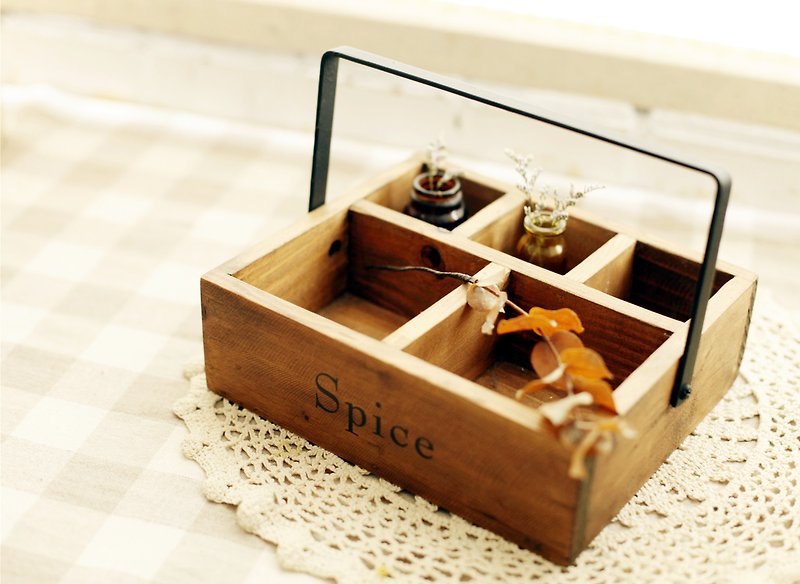 【Good day fetus】 Japanese zakka antique wooden lattice / hand stand - Food Storage - Wood Brown