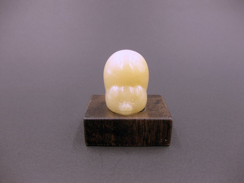 雕件 逗樂動物-倒立豬 新疆金絲玉 - 擺飾/家飾品 - 玉石 黃色