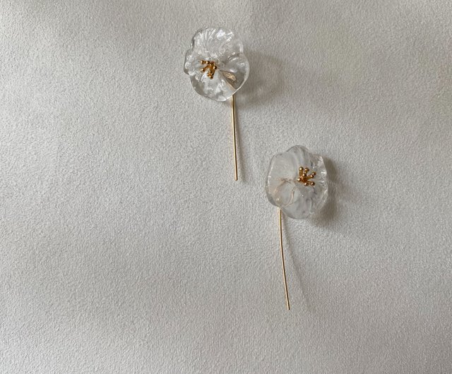 KOI ‧ 透明な花の枝のレジンイヤリング ショップ カタスミ 片隅 ピアス・イヤリング Pinkoi