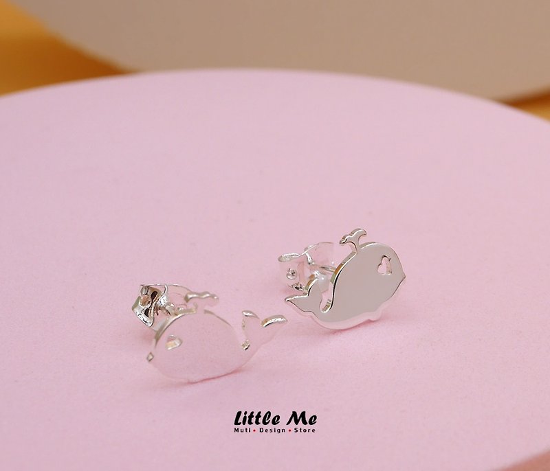 Little Whale Earring - Silver plated on brass - 耳環/耳夾 - 其他金屬 銀色