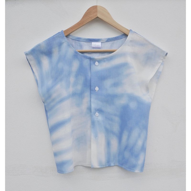 Linen | Round neck shirt with blue and white print - Women's Tops - Cotton & Hemp White