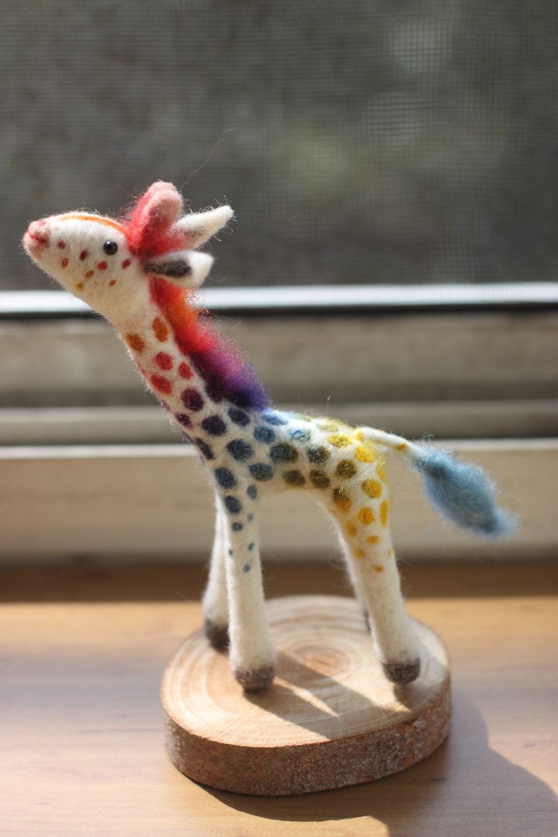 Natural plant dyed mini rainbow giraffe custom made - Other - Wool Multicolor