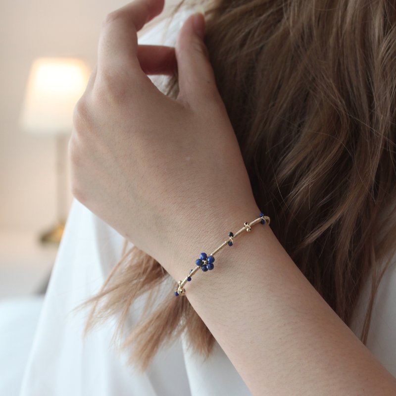 Persephone - Goddess of Spring and Life Lapis Lazuli 14KGF Bracelet - สร้อยข้อมือ - เครื่องเพชรพลอย สีน้ำเงิน