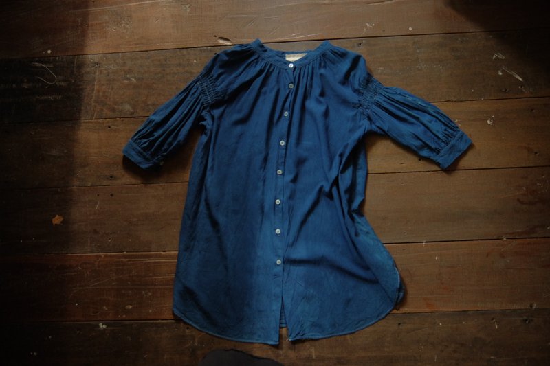 Re*Digo Project | re-dye used cloth with natural indigo - 女上衣/長袖上衣 - 棉．麻 藍色