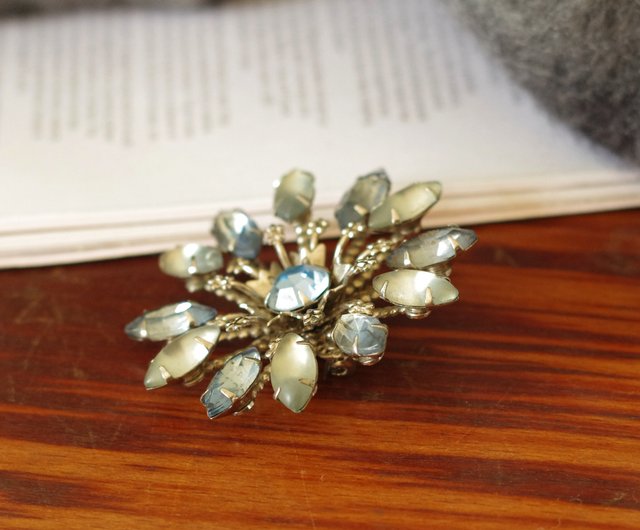 Vintage brown rhinestones brooch pin. B413 - Shop Damn Good Vintage  Brooches - Pinkoi