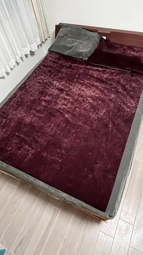 小王子的飛行床商行  統一編號 36818195 美國不勞奢貓抓布+麂皮床包組標準雙人 紫+金屬灰款(1床包2枕套)