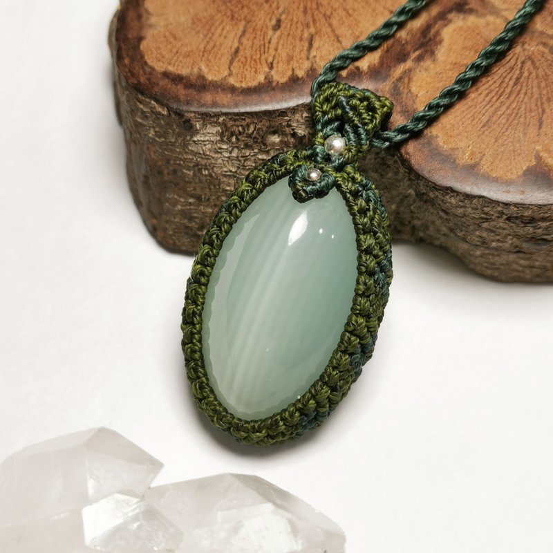 Green Stone/green calcite- Wax thread weaving/totem bag frame design/necklace adjustable length - สร้อยคอ - เครื่องประดับพลอย สีเขียว