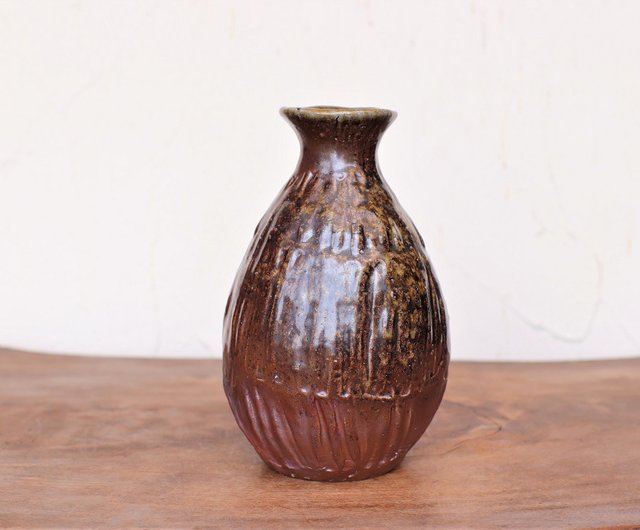 土味を活かした手びねり徳利 土味を活かした手びねり徳利