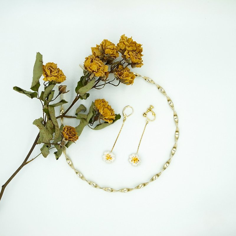 Rosa multiflora - Earrings & Clip-ons - Thread White