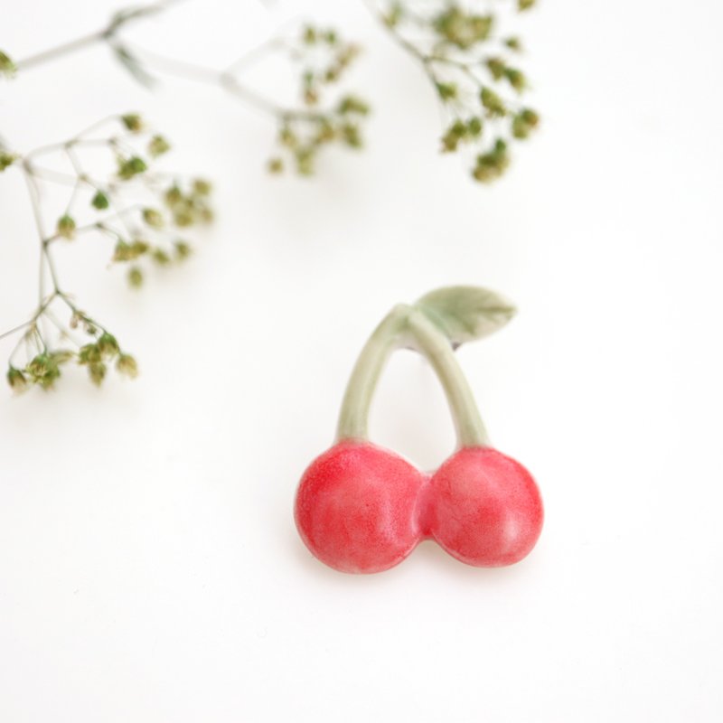 Cherry pin brooch - 胸針 - 瓷 紅色