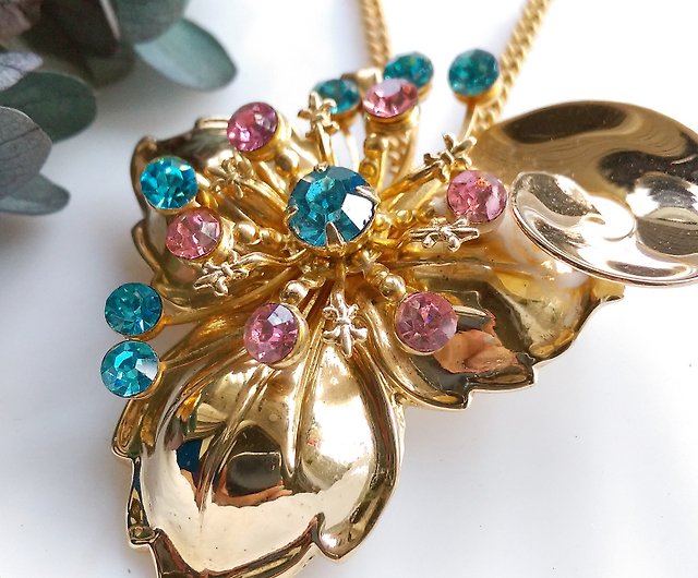 Three-dimensional iris pattern rhinestone leaf necklace necklace and pin  for dual purpose. Western antique jewelry - Shop Vintage Jewelry  old-time-corner Chokers - Pinkoi