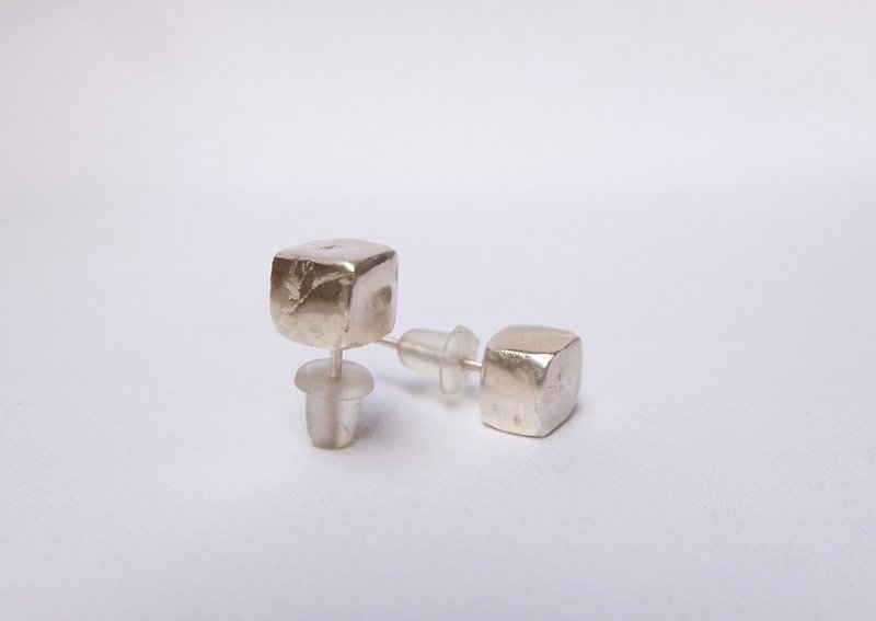 小方塊 純銀耳環 - 耳環/耳夾 - 其他金屬 銀色