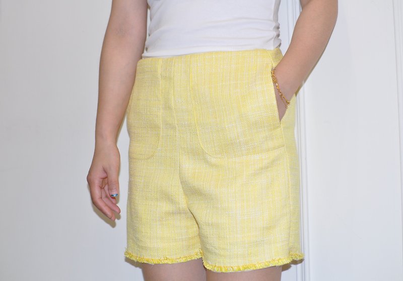 Flat 135 X Taiwan designer summer fresh lemon yellow woven fabric large pocket shorts - กางเกงขาสั้น - เส้นใยสังเคราะห์ สีเหลือง