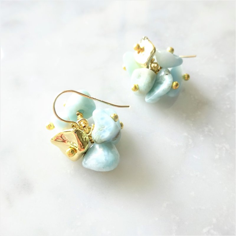 Larimar gold accented pierced earrings / earrings - ต่างหู - โลหะ สีน้ำเงิน