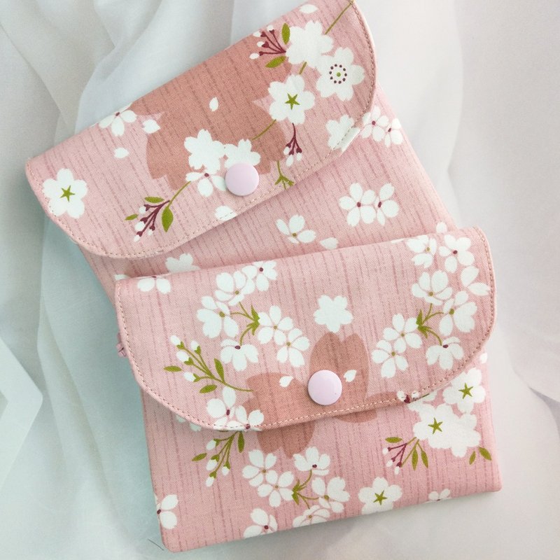 White cherry blossoms. zipper double coin purse - กระเป๋าใส่เหรียญ - ผ้าฝ้าย/ผ้าลินิน สึชมพู