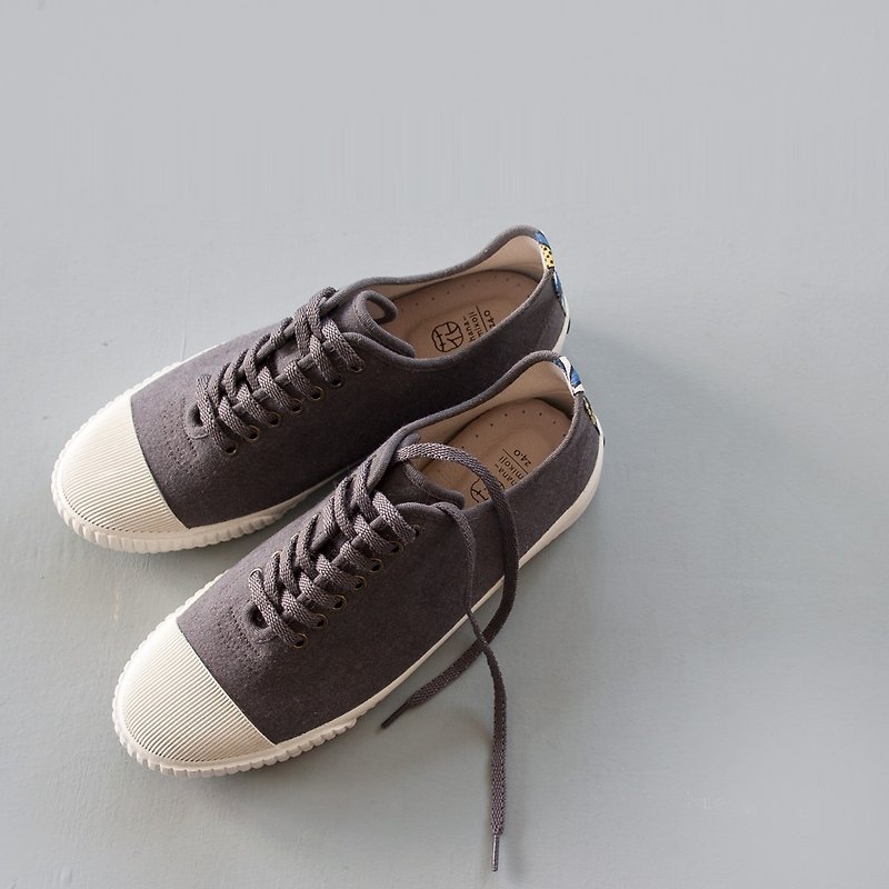 Lace-up casual shoes Flat Sneakers with Japanese fabrics Leather insole - รองเท้าลำลองผู้หญิง - ผ้าฝ้าย/ผ้าลินิน สีเทา