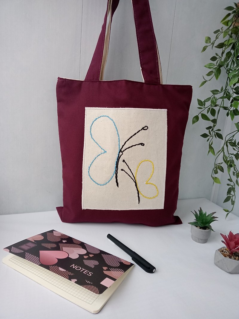 everyday exclusive shopping bag with hand embroidery - กระเป๋าถือ - ผ้าฝ้าย/ผ้าลินิน หลากหลายสี