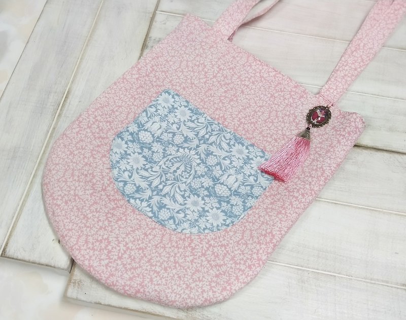 Butterfly Tassel Pendant Small Floral Stitch Shoulder Bag - Messenger Bags & Sling Bags - Cotton & Hemp Pink