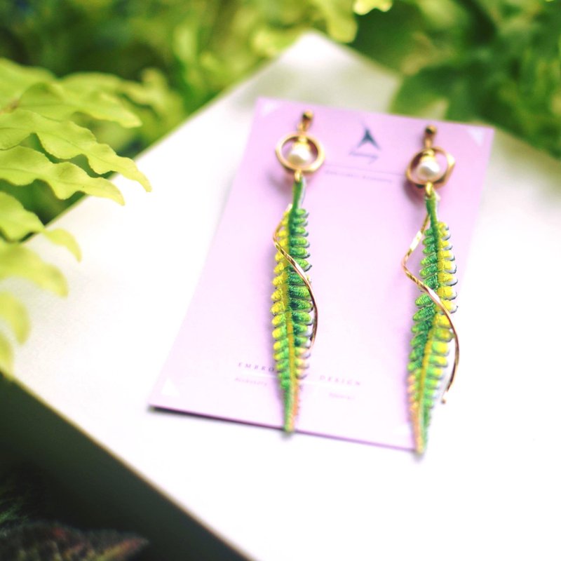 humming- Nephrolepis Exaltata / Boston Fern / Plant /Embroidery earrings - Earrings & Clip-ons - Thread Green