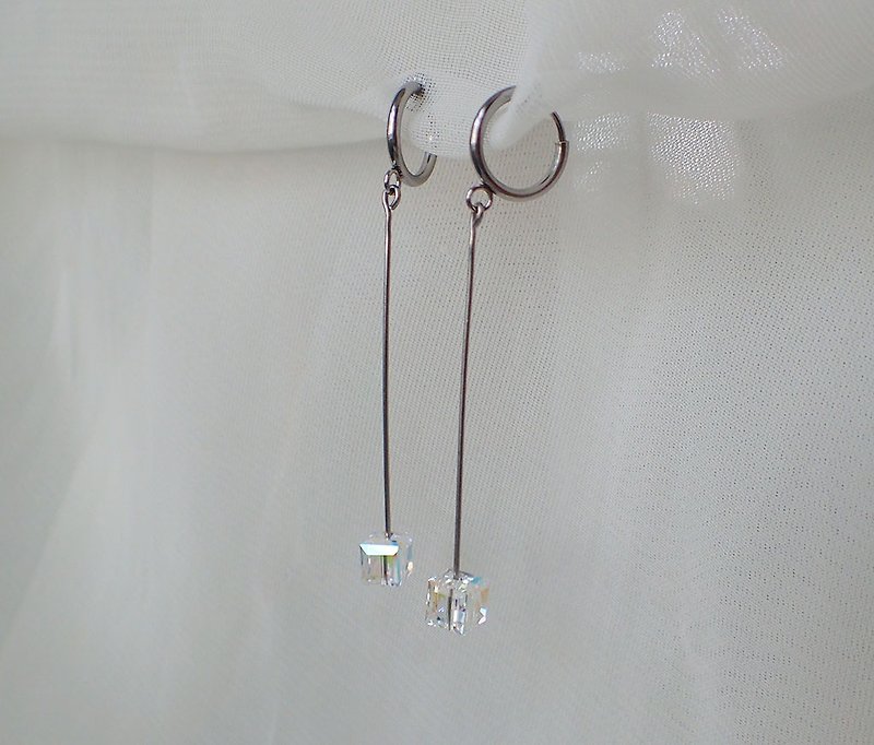 Stainless Steel earrings with SWAROVSKI ELEMENTS - ต่างหู - แก้ว 