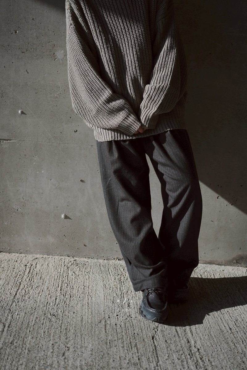 小我獨家 無羈絆悠遊細紋西裝寬褲 - 2色 - 墨黑 - 女長褲 - 聚酯纖維 黑色