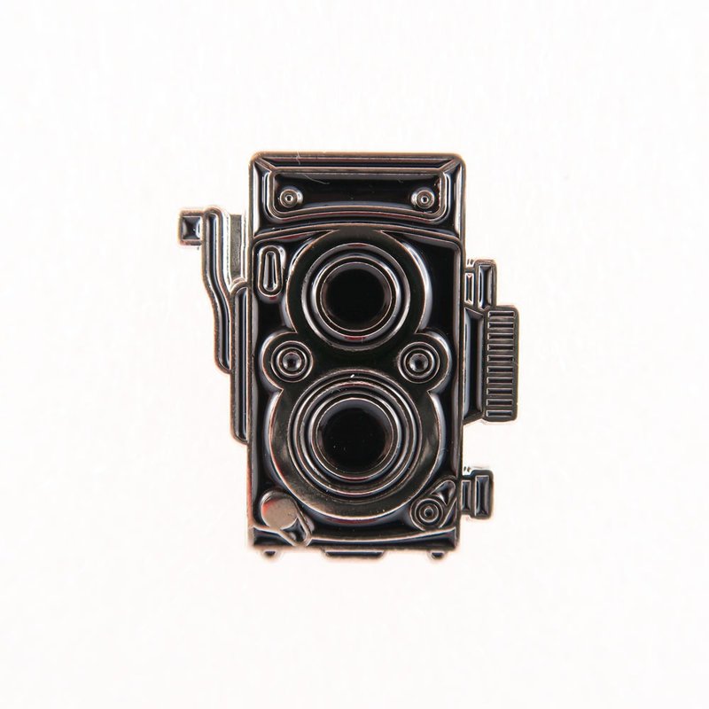 【刺別針】R TYPE RETRO CAMERA祿風雙眼復古相機 台灣設計 - 徽章/別針 - 銅/黃銅 黑色