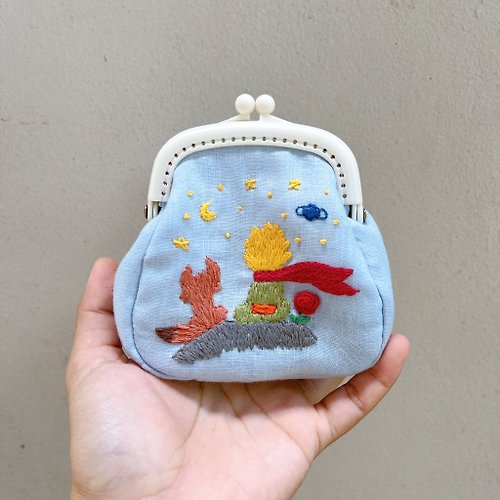 chuenchom Hand embroidery Little Prince coin pouch .