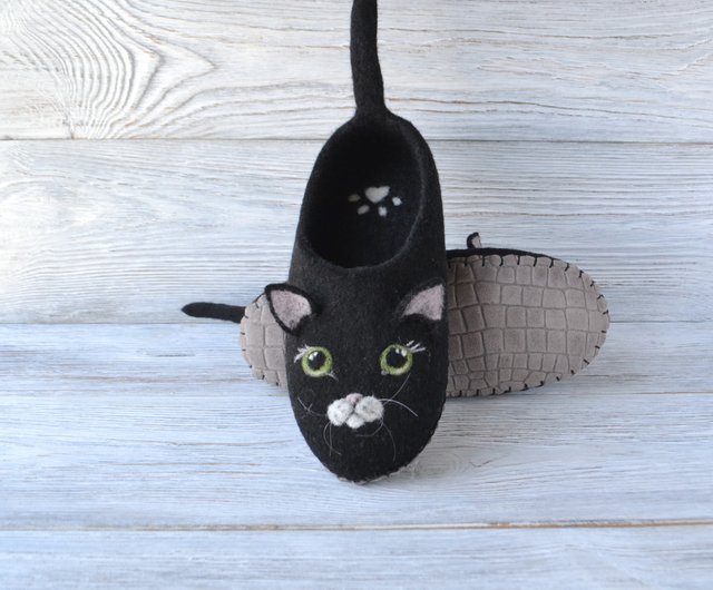 Black cat online slippers