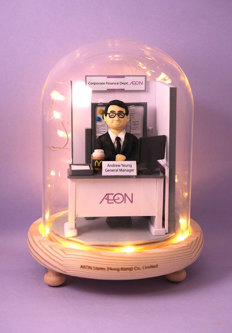 A small gift to commemorate retirement, with LED lighting effects inside, and customizable names. Customized character designs with photos are provided. - Items for Display - Clay 