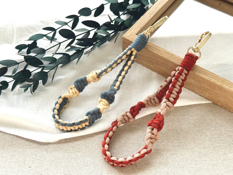 Simple wrist lanyard-twisted knot - เชือก/สายคล้อง - ผ้าฝ้าย/ผ้าลินิน 