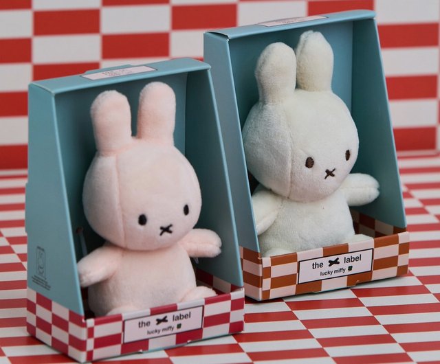 お年玉】ミッフィー ラッキーボックス ぬいぐるみ 10cm - ショップ Miffy × BON TON TOYS 人形・フィギュア - Pinkoi