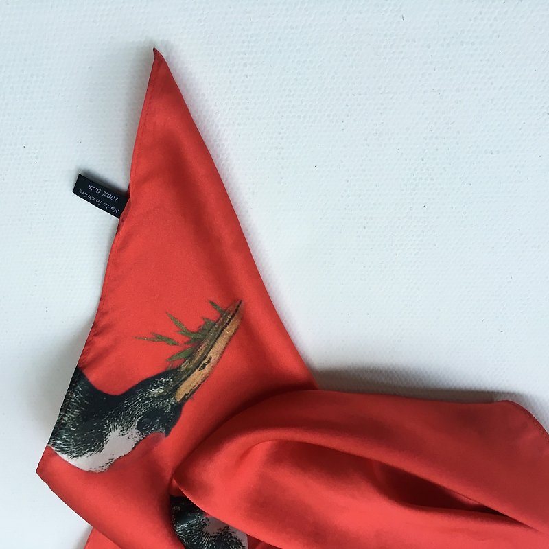 Art scarf red crane gift New Year present - ผ้าพันคอ - ผ้าไหม สีแดง