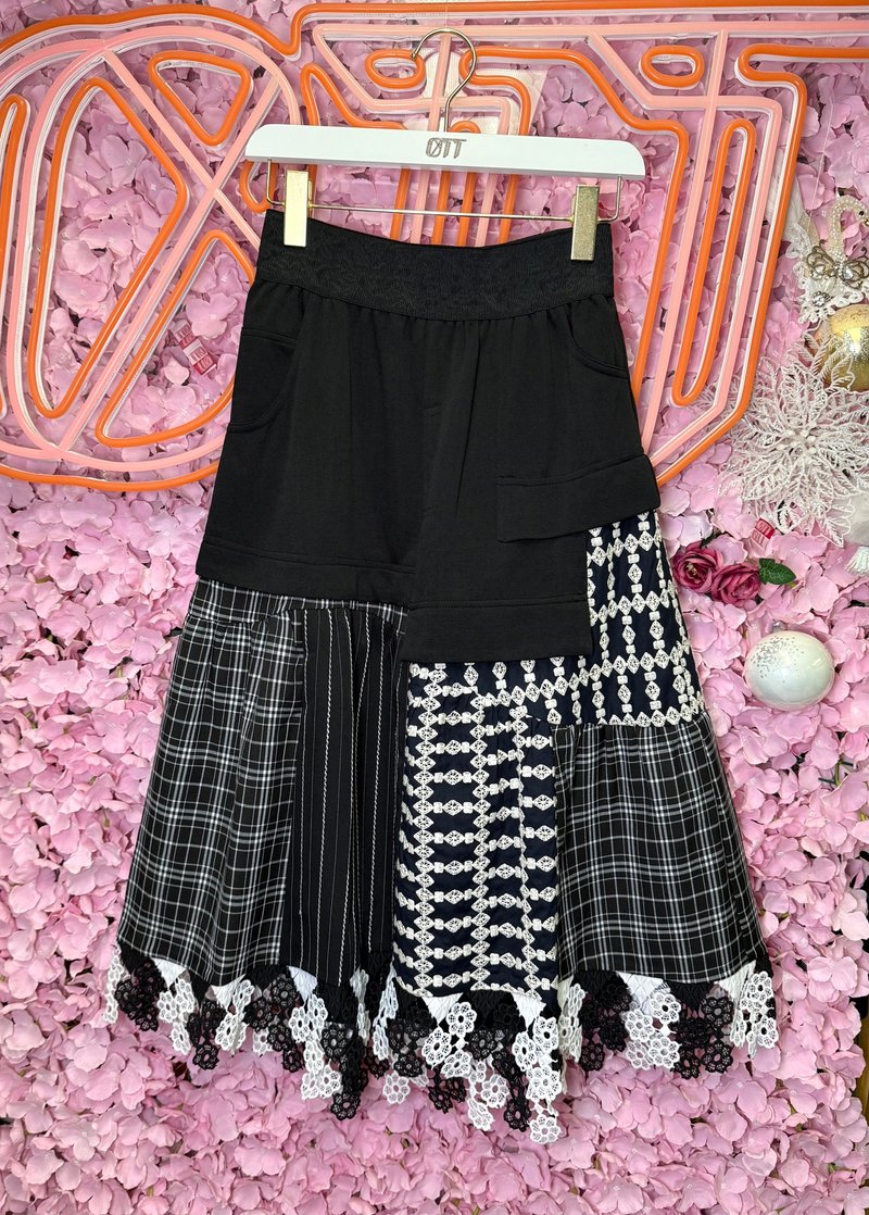 OTT only one-of-a-kind Japanese style black and white embroidered checkered lace splicing slim mid-length skirt - Skirts - Cotton & Hemp Black