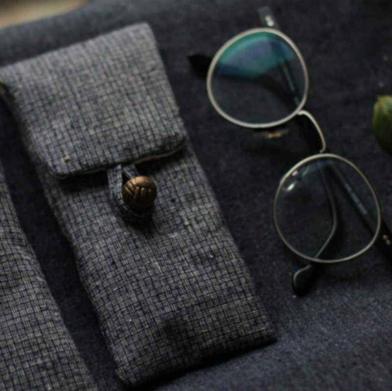 Multicolor Gray Lu Fei Handwoven Cloth Buckle Retro Glasses Bag Sunglasses Bag Bracelet Bag Jewelry Bag - กล่องดินสอ/ถุงดินสอ - ผ้าฝ้าย/ผ้าลินิน สีเทา