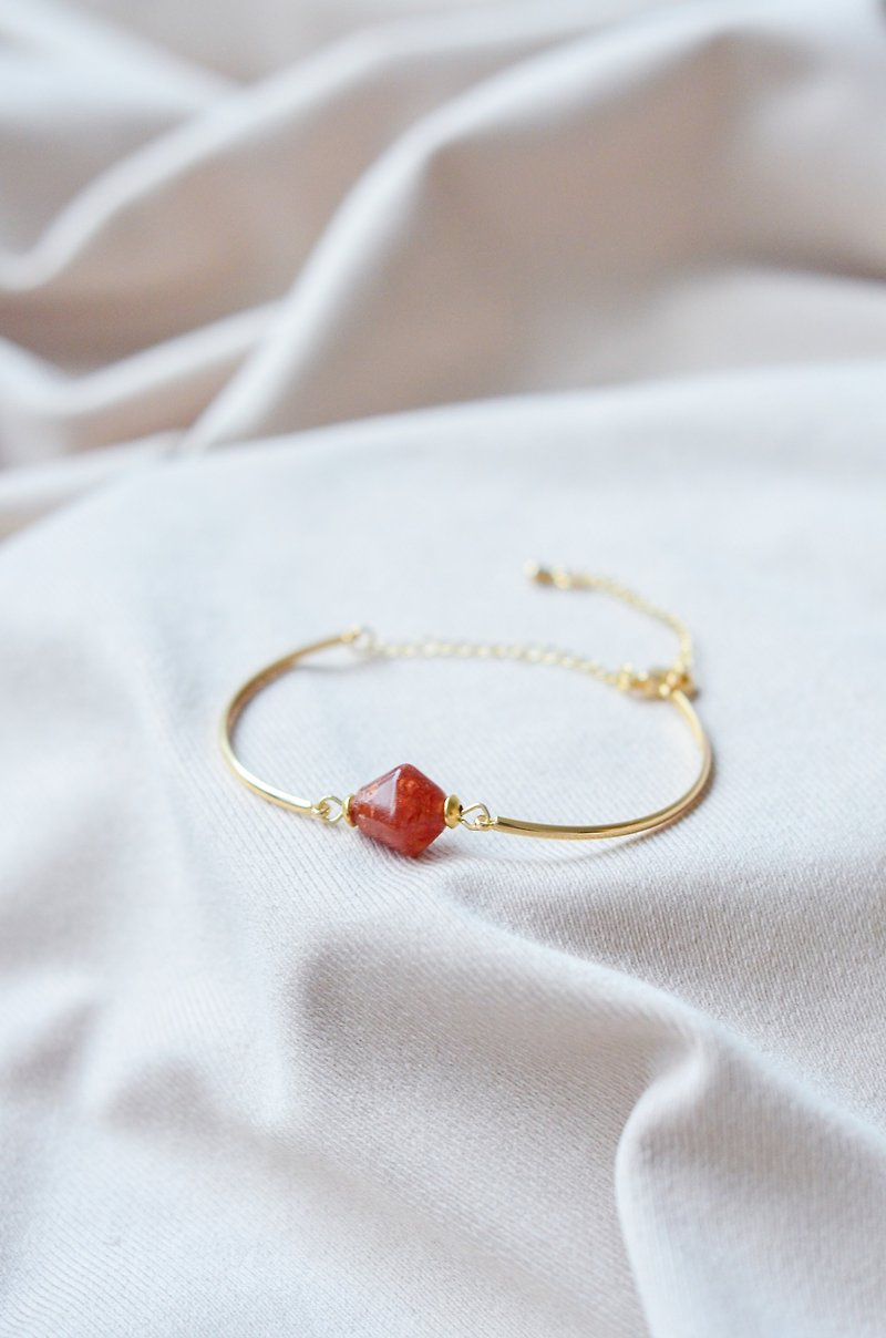 [Eco-friendly Bracelet] Star Eyed Brown Ruby Adjustable Gold-plated Thin Bracelet/Handmade/Gift/Recommended - สร้อยข้อมือ - พืช/ดอกไม้ สีนำ้ตาล