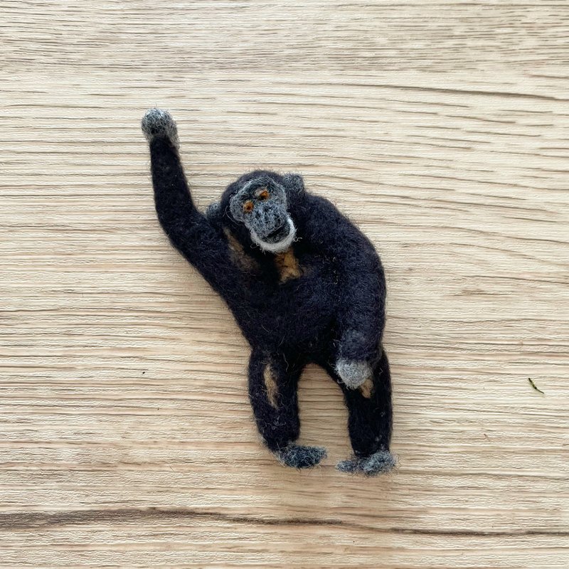 Chimpanzee whole body brooch - Brooches - Wool Black