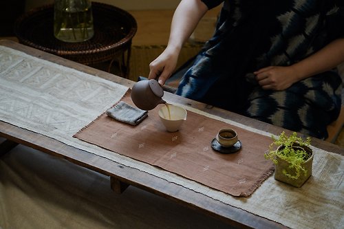 洋嘎-天然染織居家生活 堃方-珠飾鑲嵌植染手織茶席巾 /桌墊