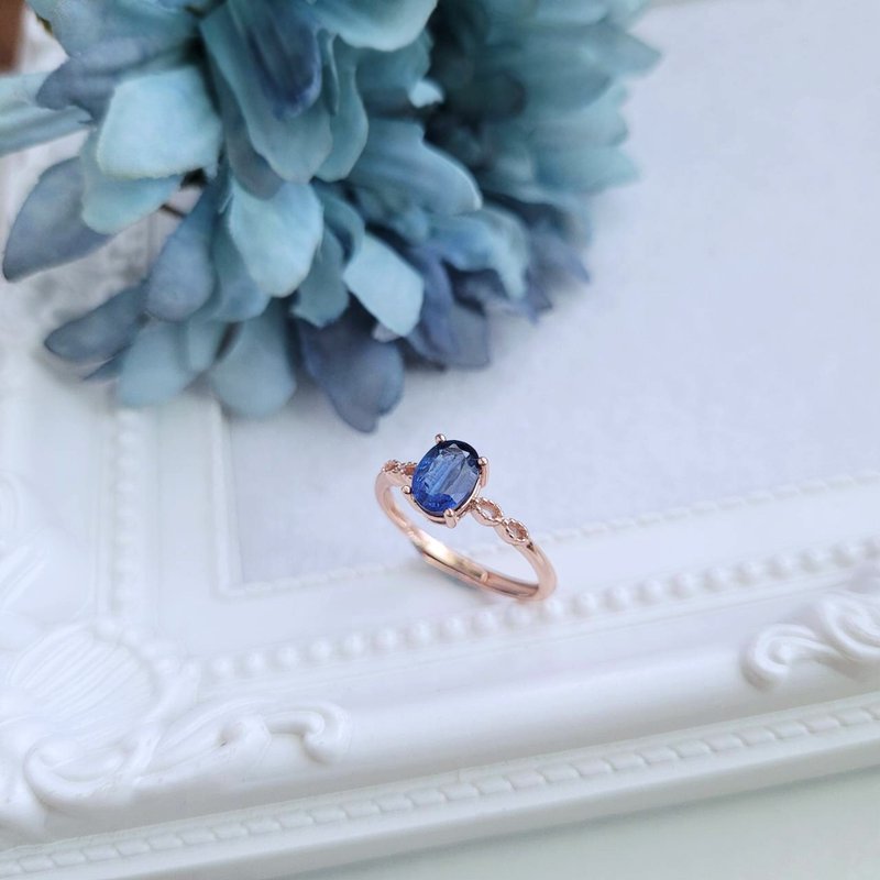 blue fantasy. 5X7mm Stone claw setting 925 Silver ring with adjustable circumference - แหวนทั่วไป - เงินแท้ สีน้ำเงิน