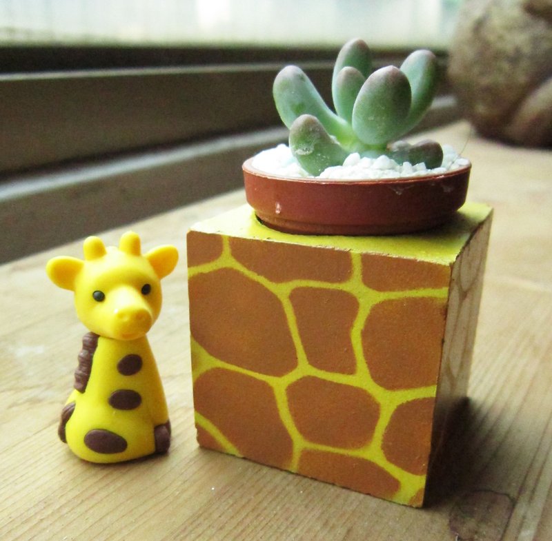 Giraffe ~! Magnet potted succulents - ตกแต่งต้นไม้ - ปูน สีเหลือง