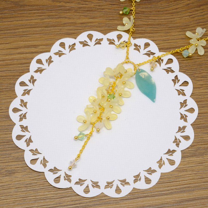 Osmanthus necklace 【Flowers in the Moonlight】 - สร้อยคอ - พลาสติก ขาว