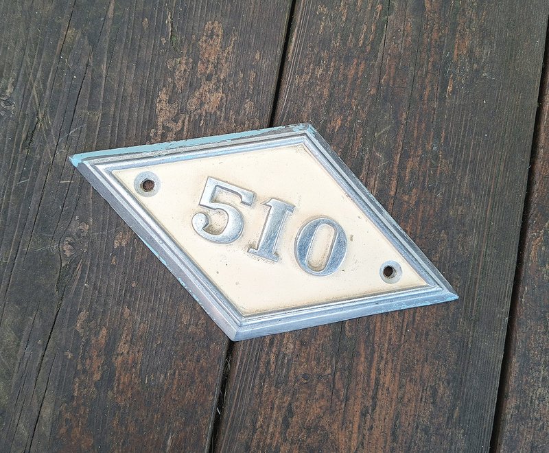 Address door number plate 510 house metal plaque vintage apartment sign - 門簾/門牌 - 鋁合金 