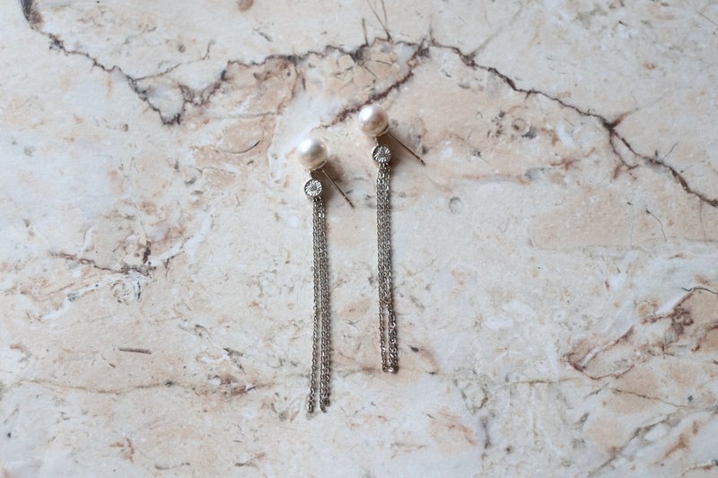 Journal- 人魚姬(海水珍珠)鏡面光小燈泡澳白18K白金鑽石流蘇耳環 - 耳環/耳夾/耳骨夾 - 寶石 